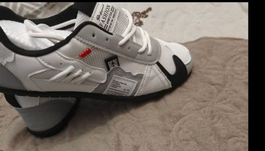 Adidasi sport noi