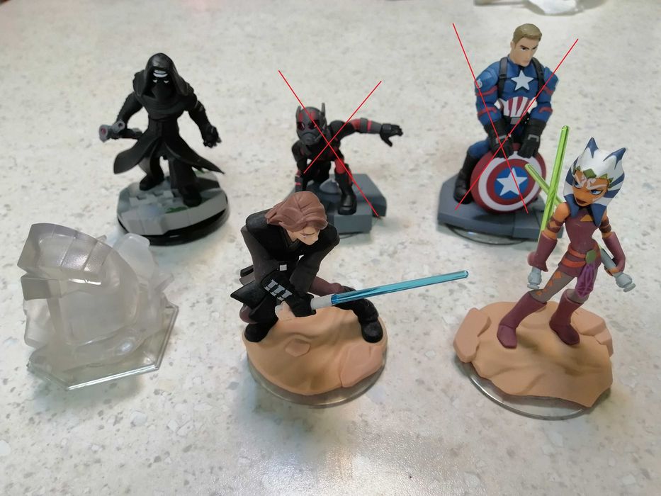 Lot 18 figurine, cristale si power discuri Disney Infinity 2.0 si 3.0