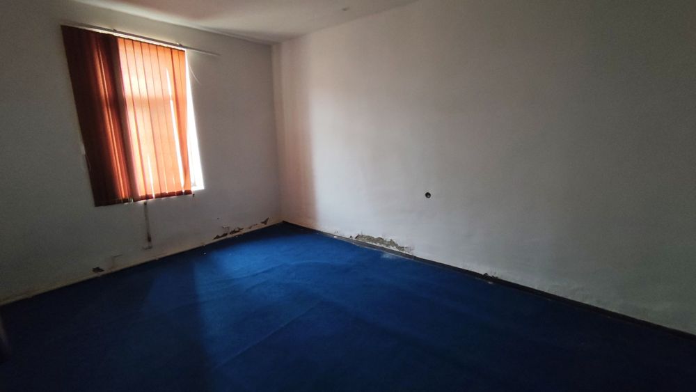 Buxoro shaxrida joylashgan 23 sotixdan iborat  noturar bino sotiladii.