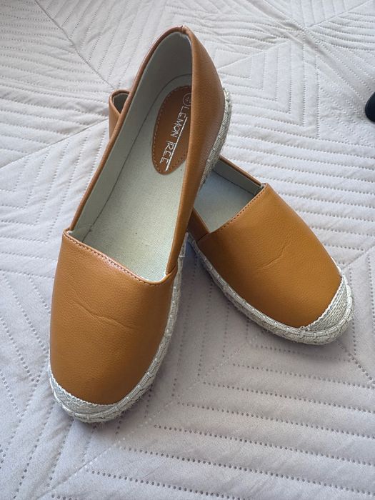 Обувки, боти, сандали