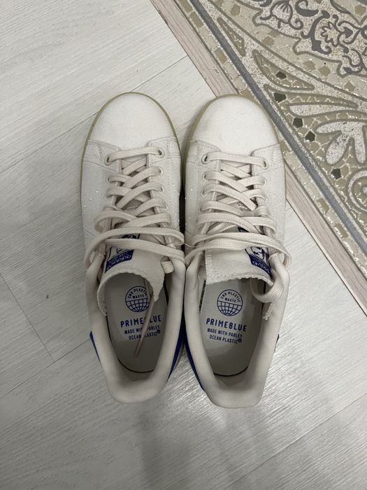 Продам новые белые кеды Adidas