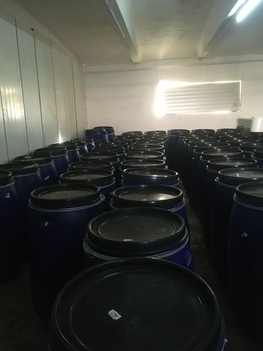 Vand butoaie plastic circa 100 buc folosite o singura data pt muraturi pret60 ron