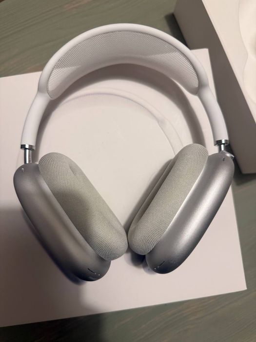 Apple AirPods Max — нови, не са използвани