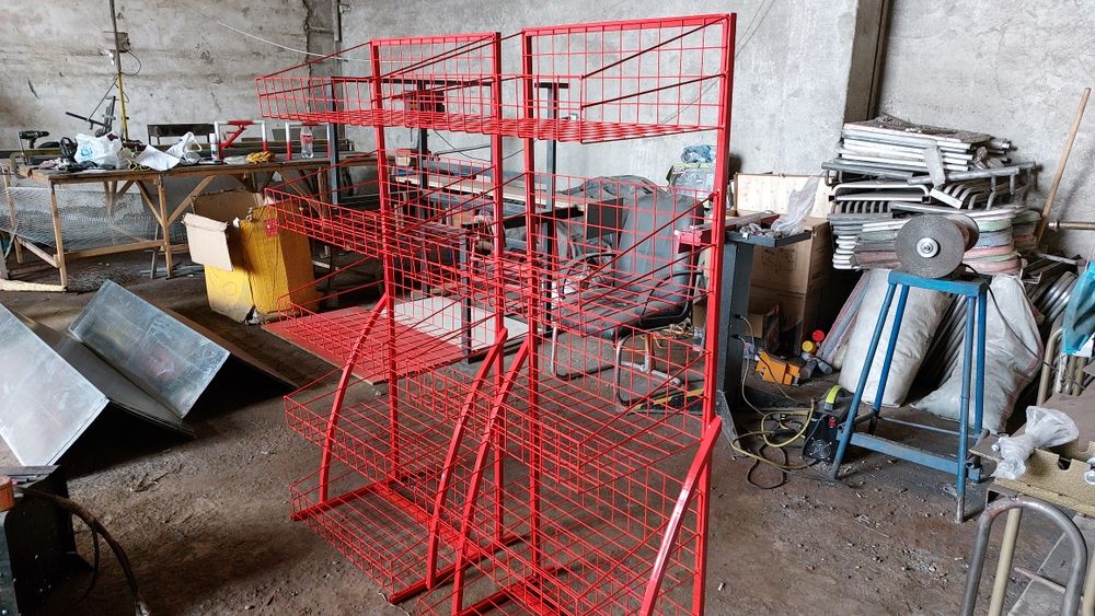 Стеллаж  витражи  витринные рекламные полки