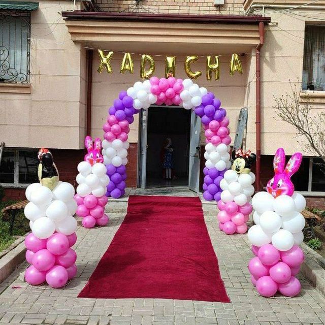 Оформление яркими шарами