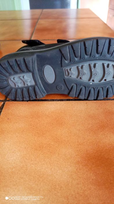 Продавам боти за момче