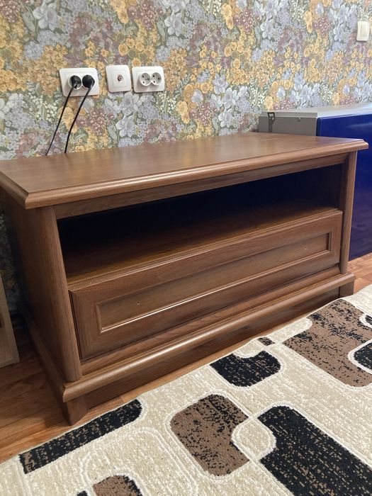 Тумба шкафчик под телевизор