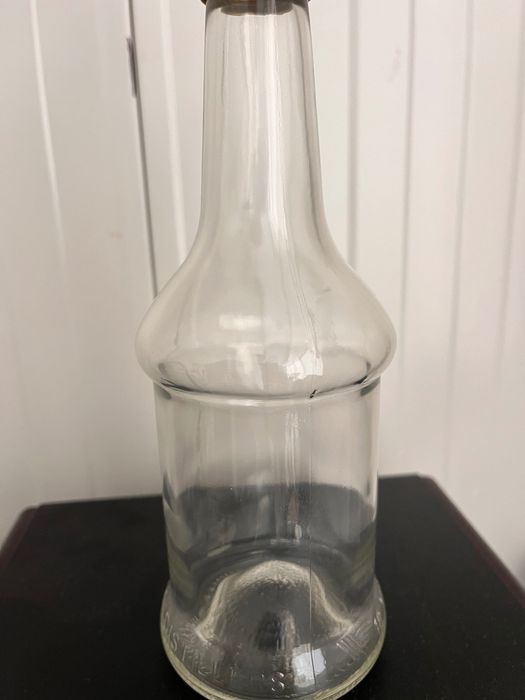 Стъклена бутилка за ракия, 500 мл с винтова капачка