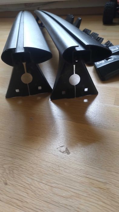 Напречни алуминиеви греди Cruz за Toyota Auris Хечбек  2013 - 19г.