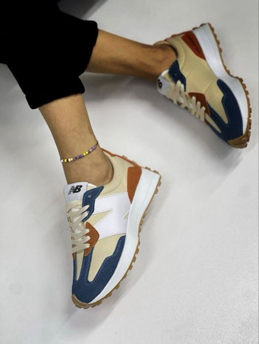 New Balance 327.