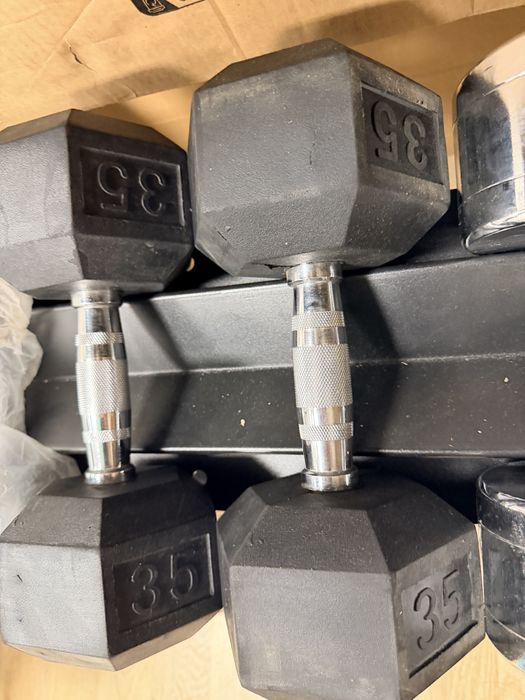 Gantere fixe noi hexagonale si rotunde 15 kgx2 si 30 kgx2 pret pachet   120 kg. Pret 1400 lei  se vand si la bucata la 14 lei kg