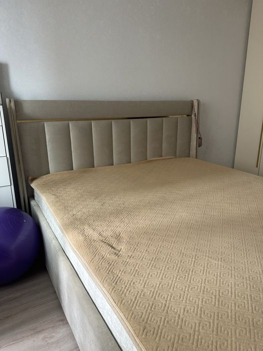 Продам двухспальную кровать