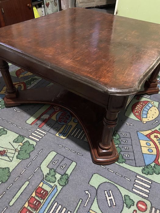 Vînd masă lemn masiv