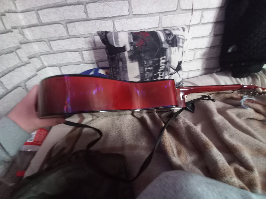 Продам гитару  foix