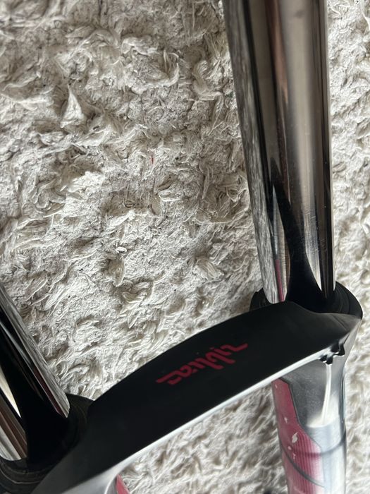 Furca rockshox domain RC + pipa gravity