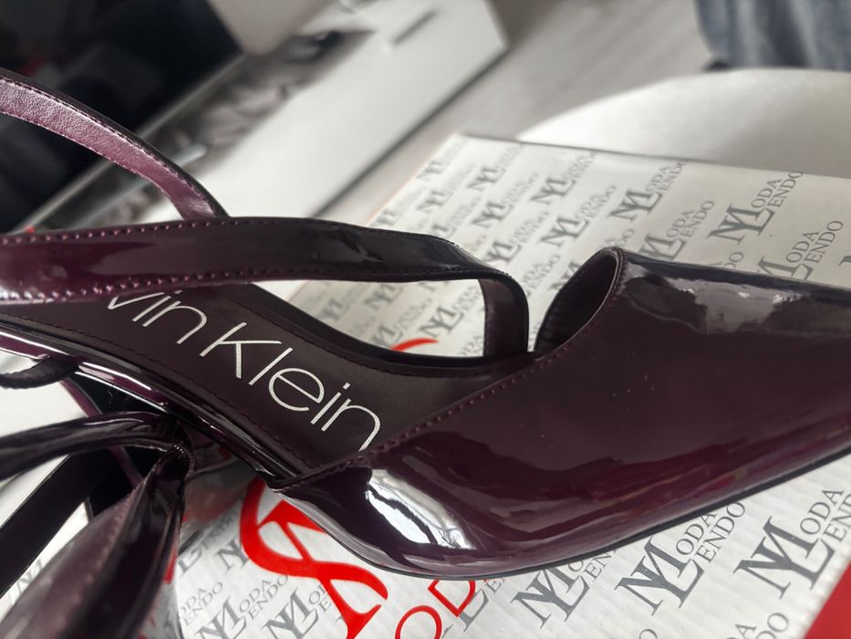 Нови,официални ,лачени обувки на Calvin Klein