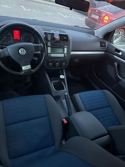 Vând Volkswagen golf 5-Tour