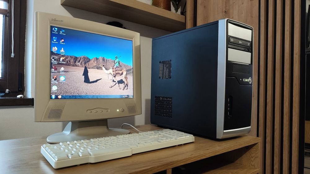 Vând Calculator + monitor.