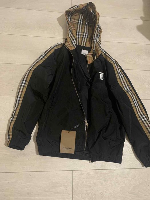 Gecuta fas burberry, accept si schimb cu iphone depinde de model