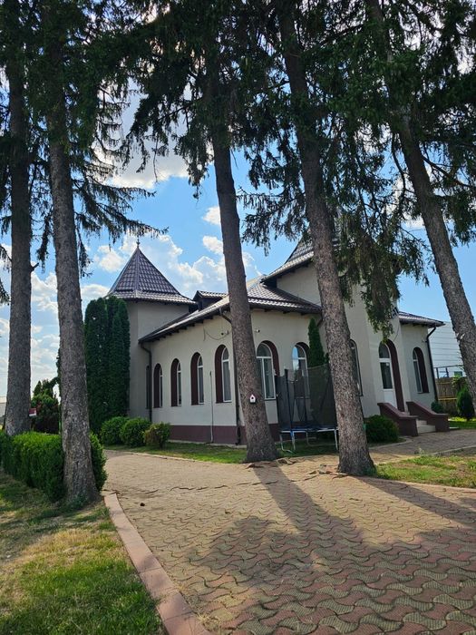 Închiriez casa pretabila afacere Topoloveni, Argeș