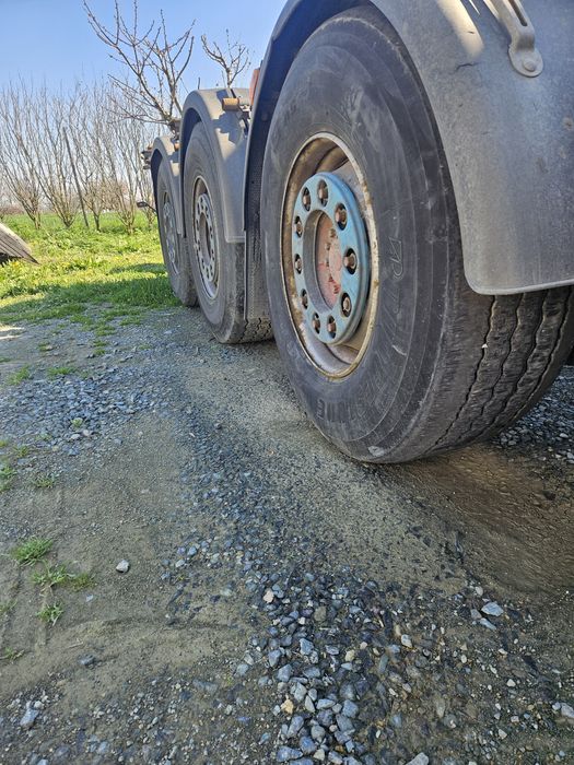 Vând sau închiriez semiremorcă Schmitz  transport containere