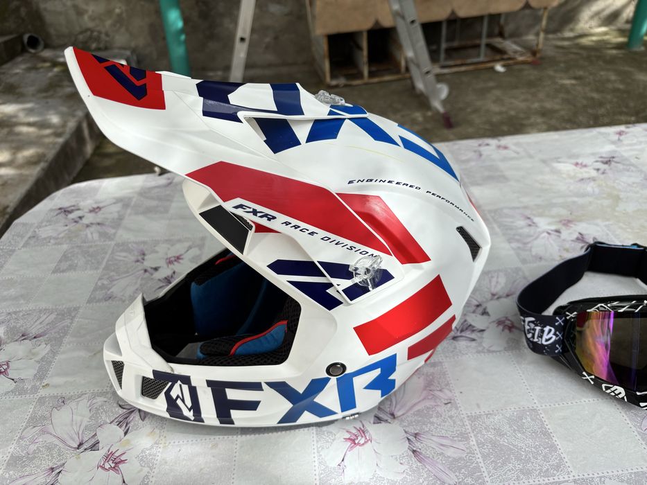 Кросова каска fxr