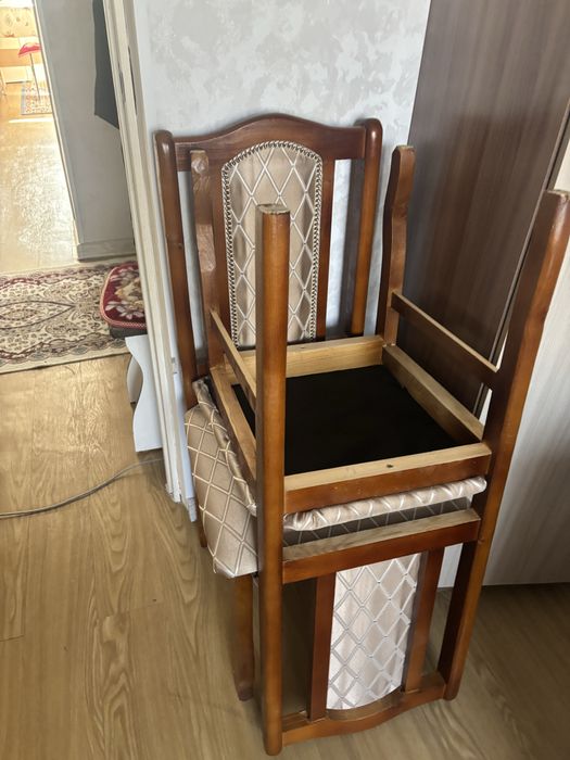 Продам стол книжку и 6 стульев