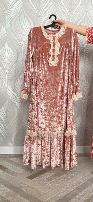 Женские платья.