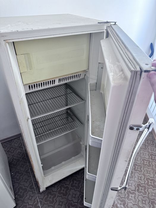 Холодильник продается