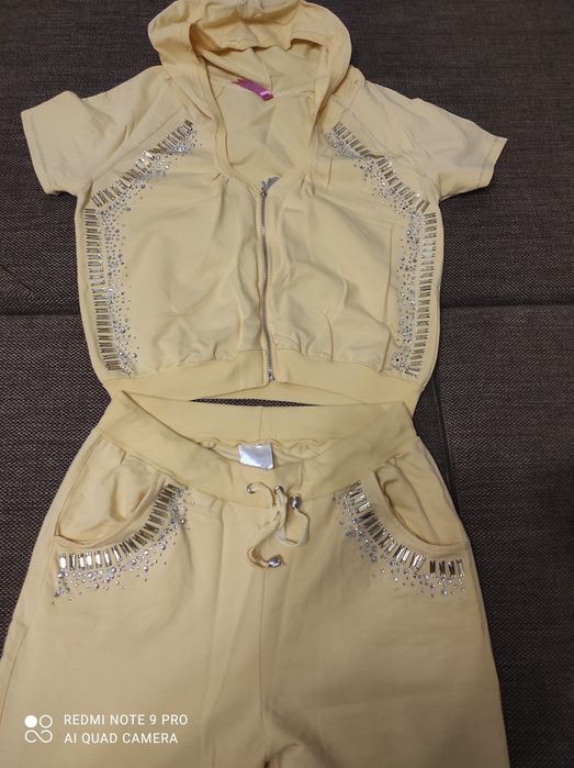 Костюм спорт, цвет яркий, фото не передаёт, размер  46-50