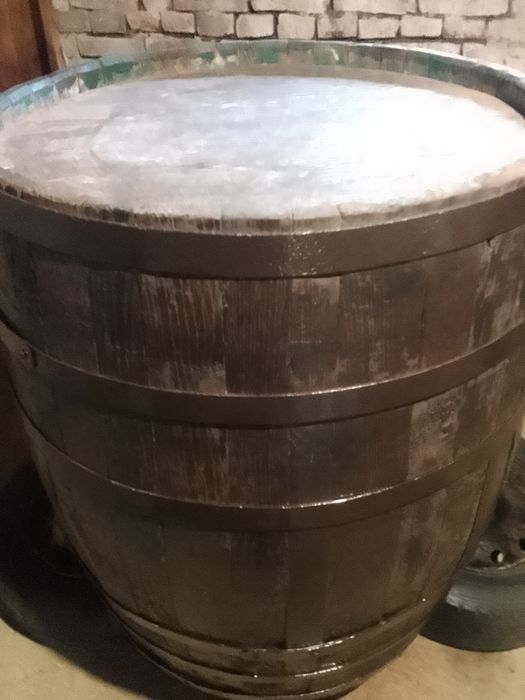 Butoi lemn pentru vin roșu