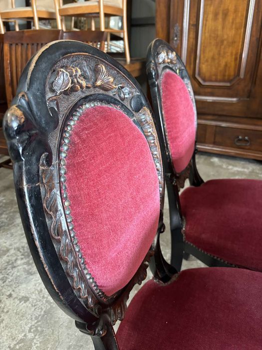 Антикварна дъбова, разтегателна трапезна маса с шест стола