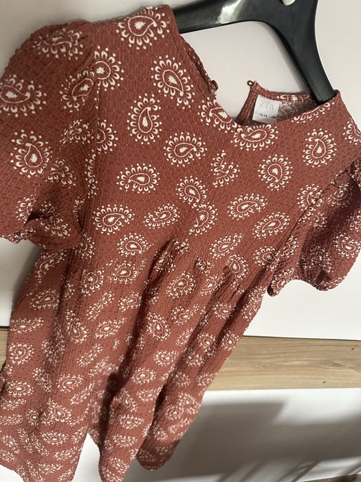 Свежа пролетна рокличка Zara