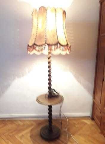 Veioza din lemn sculptat