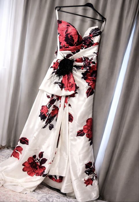 Rochie de LUX cu trena, cumparata din Turcia