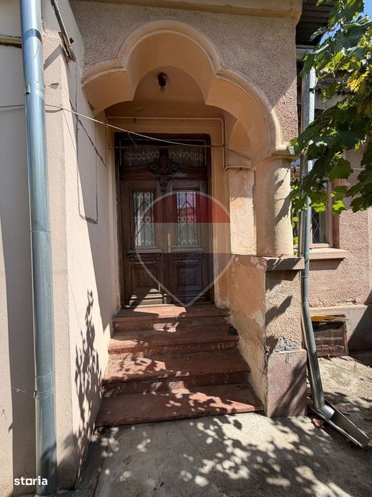 Teren/Casa cu 5 camere în zona Centrala, 653 mp curte