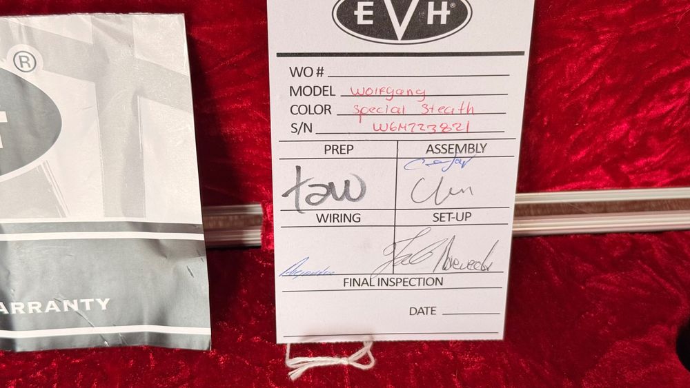 EVH Wolfgang Special Stealth + оригинален EVH твърд кейс