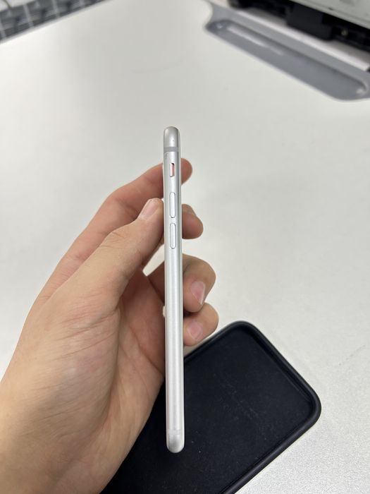 iPhone 8 хорошим состоянии