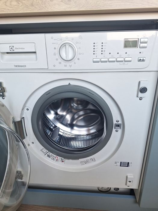 Пералня за вграждане Electrolux