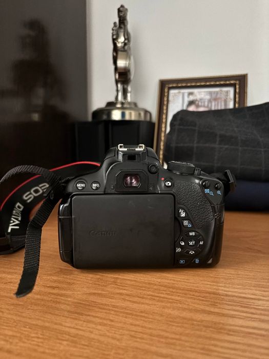 Фотоаппарат Canon 700d