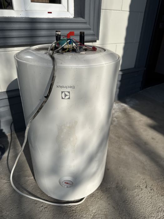 Аристон сломанный отдам за 1500