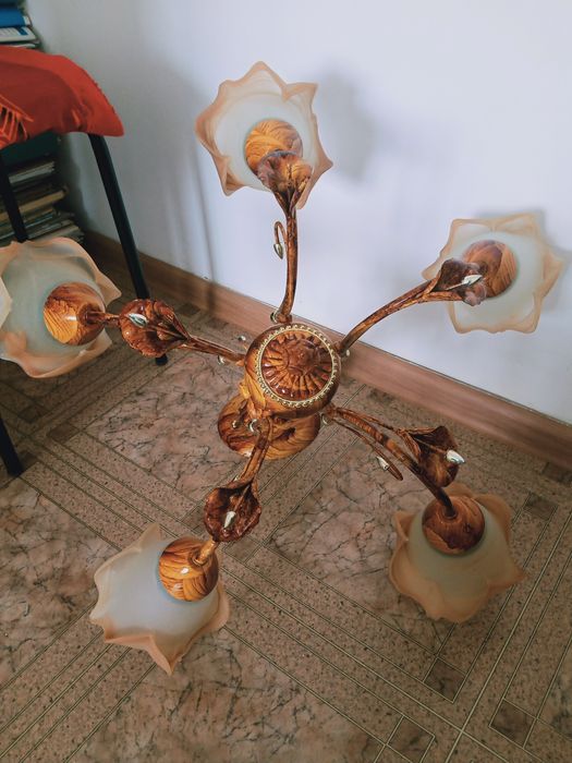 Люстра  потолочная.