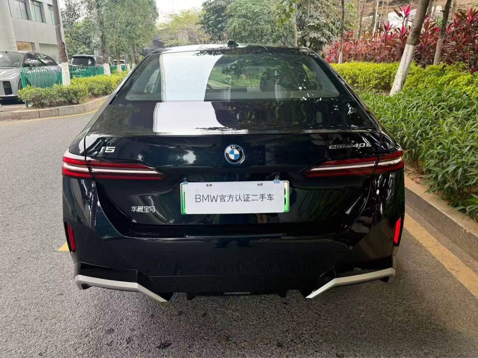 BMW i5 40L 2025 yil M -Sport