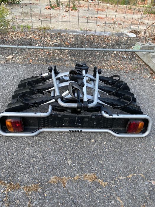 Suport thule pe tru 3 biciclete