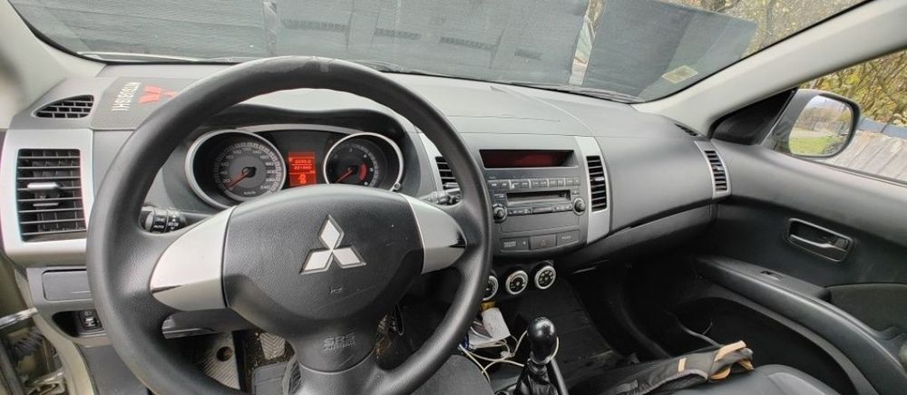 Mitsubishi outlander 2