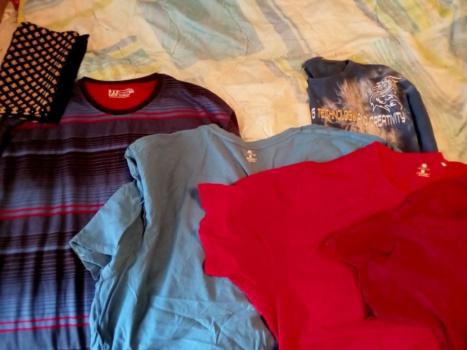 Отдам даром мужские вещи.