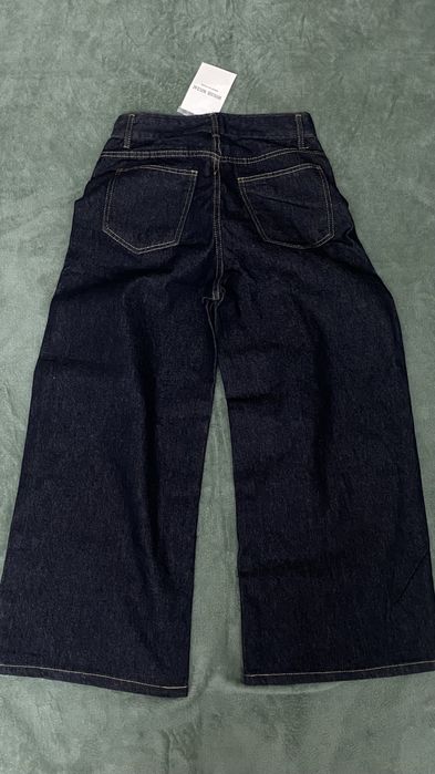 Тёмно-синие широкие джинсы