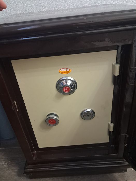 Офисный сейф, сейф для дома