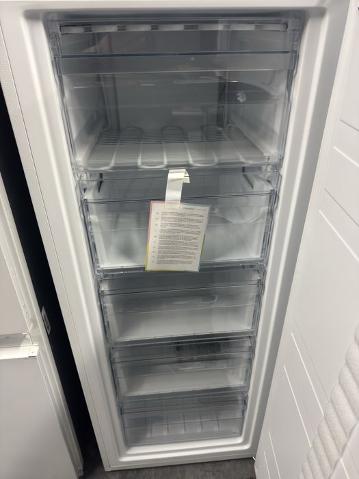 Congelator vertical Comfee RCU160WH2