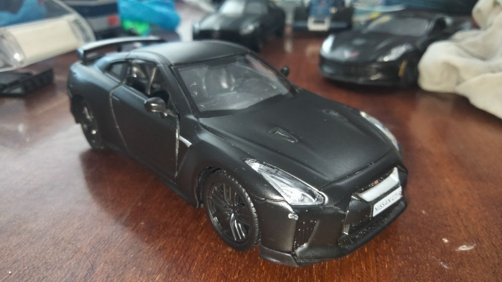 Срочно продаю игрушечные машинки